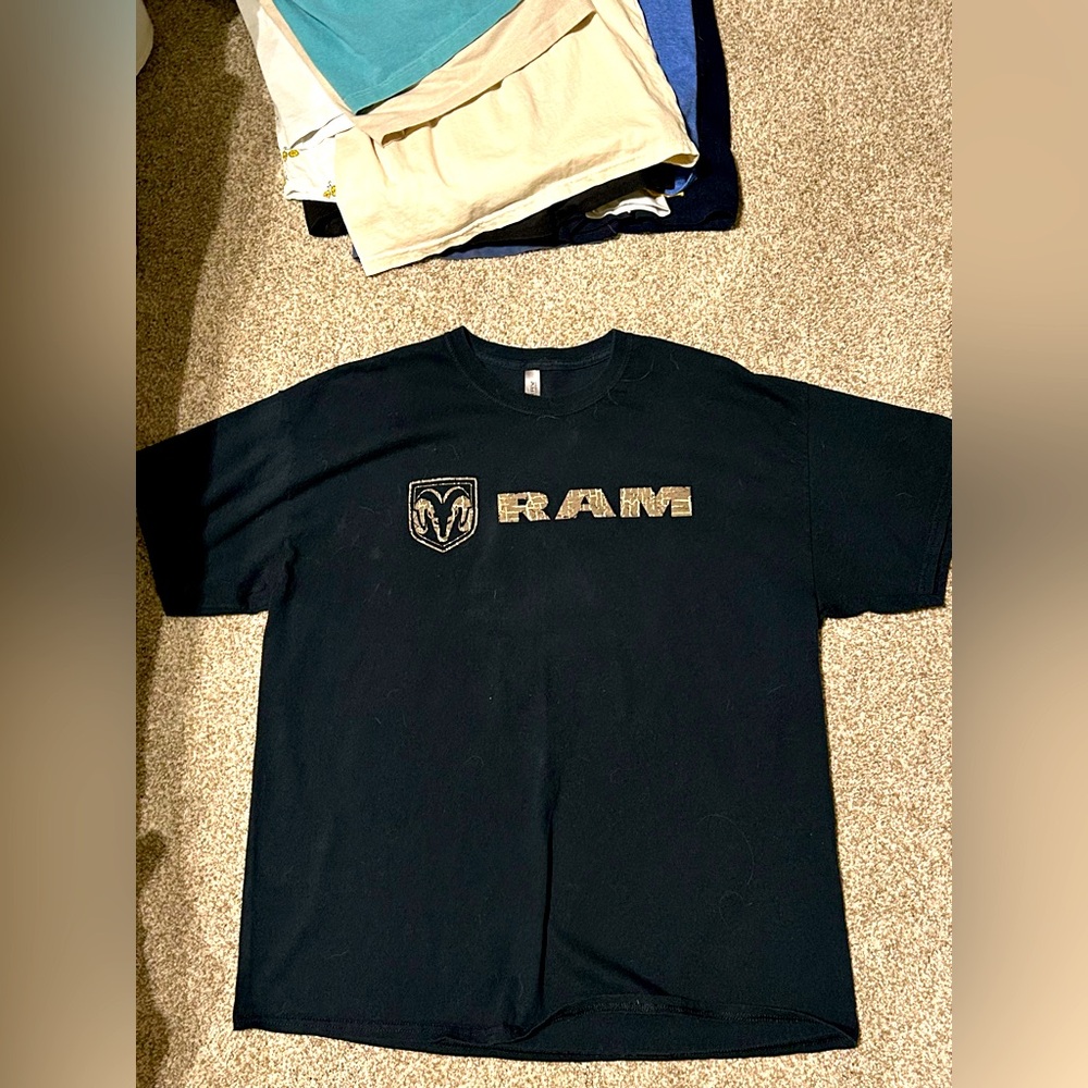 Dodge ram clean black graphic tee